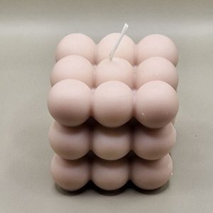 Bougie Sculpturale Cube Câlin – Une Douceur Texturée